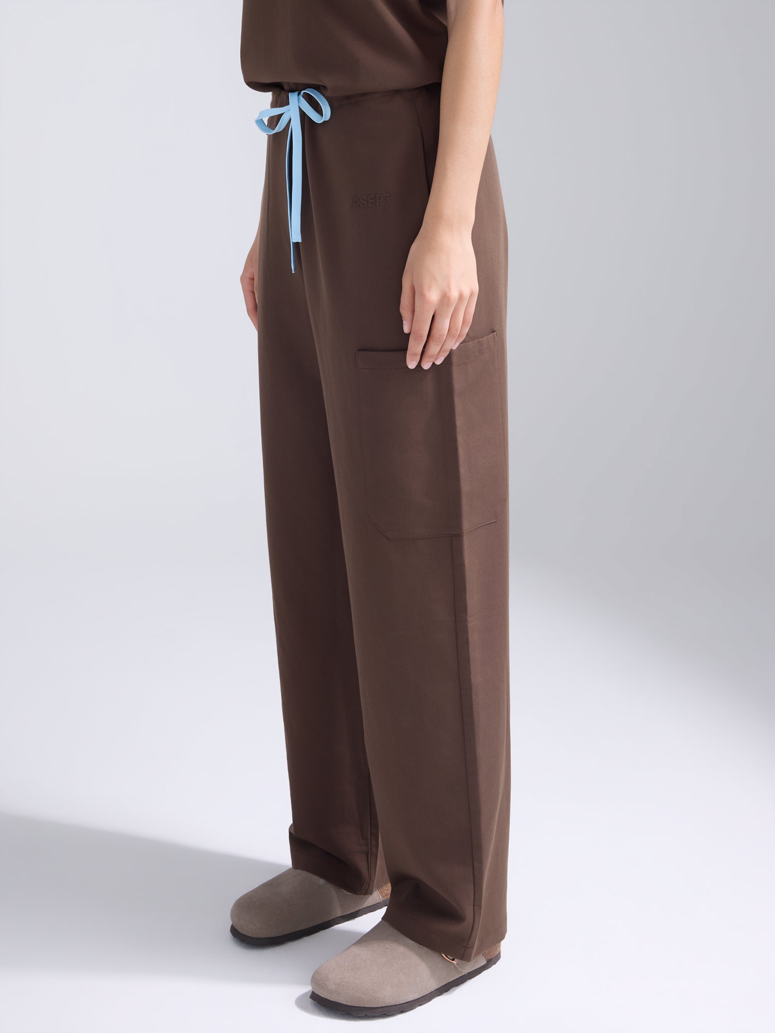 Classic Pant • Mocha